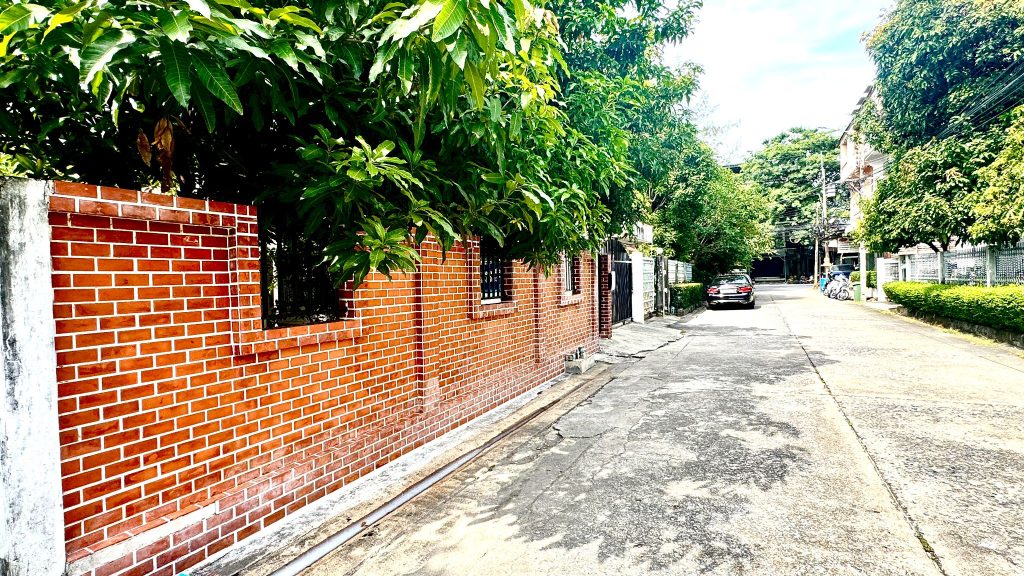 ขายบ้านเดี่ยว รามคำแหง 60 แยก 1 เหมาะทำโฮมออฟฟิศ–ร้านอาหาร ใกล้รถไฟฟ้าสองสาย 81 ตรว